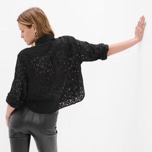 GAP Cropped Lace Shirt